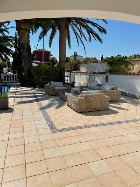 Cap Ras Villa Empuriabrava 0*,